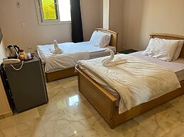 Grand Pyramids View Guesthouse