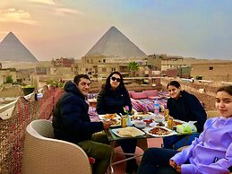 Pyramids paradise hotel