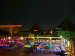 Pyramids paradise hotel