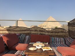 Pyramids paradise hotel
