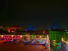Pyramids paradise hotel
