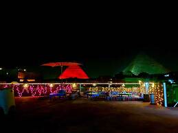 Pyramids paradise hotel