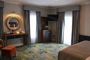 Woodford Dolmen Hotel