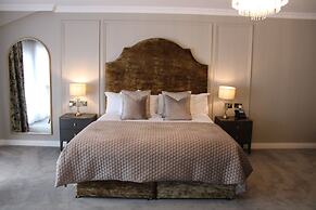 Woodford Dolmen Hotel