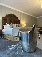 Woodford Dolmen Hotel