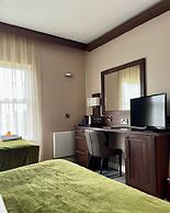 Woodford Dolmen Hotel