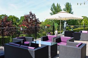 Woodford Dolmen Hotel