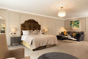 Woodford Dolmen Hotel