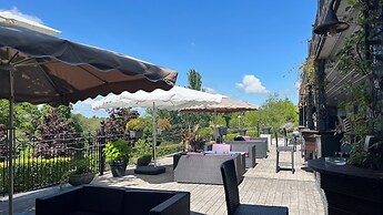 Woodford Dolmen Hotel