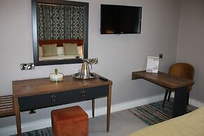 Woodford Dolmen Hotel