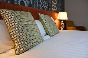 Woodford Dolmen Hotel