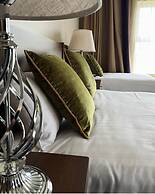 Woodford Dolmen Hotel
