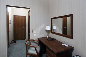 9 Owls Hotel