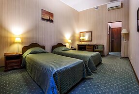 9 Owls Hotel