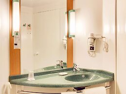 ibis Mumbai Airport Hotel
