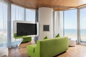i-Suite Hotel