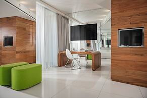 i-Suite Hotel