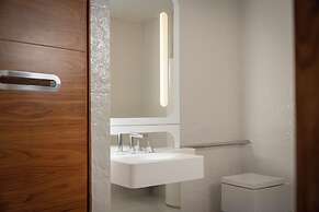 i-Suite Hotel