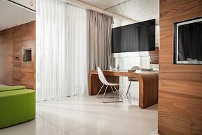 i-Suite Hotel