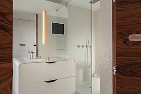 i-Suite Hotel