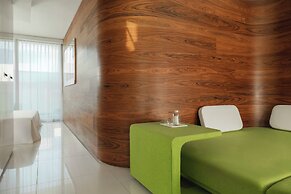 i-Suite Hotel