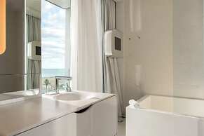 i-Suite Hotel