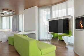 i-Suite Hotel