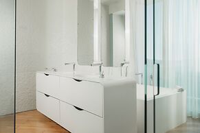 i-Suite Hotel