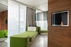 i-Suite Hotel