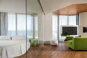 i-Suite Hotel