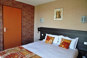 Brit Hotel Confort Azur Cholet Nord