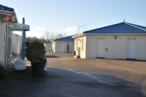 Brit Hotel Confort Azur Cholet Nord