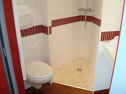 Brit Hotel Confort Azur Cholet Nord