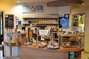 Brit Hotel Confort Azur Cholet Nord