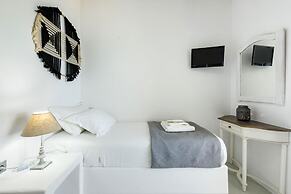 Blue Waves Suites & Apartments To Kyma