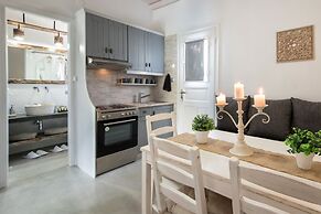 Blue Waves Suites & Apartments To Kyma
