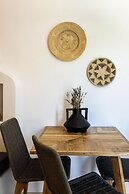 Blue Waves Suites & Apartments To Kyma