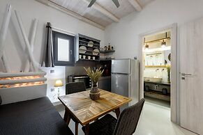 Blue Waves Suites & Apartments To Kyma