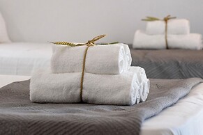 Blue Waves Suites & Apartments To Kyma