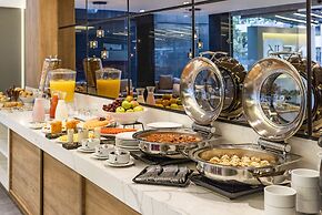 One Sixteen Hotel