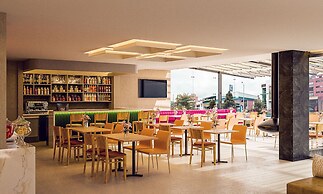 One Sixteen Hotel