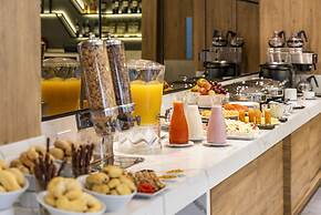 One Sixteen Hotel