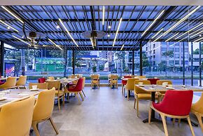 One Sixteen Hotel