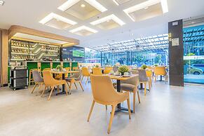 One Sixteen Hotel