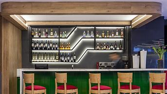 One Sixteen Hotel
