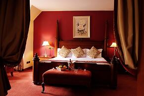 Racket Hall Country House