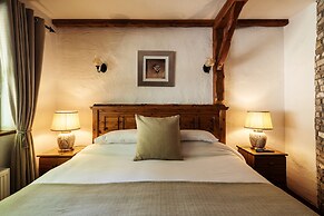 Tudor Lodge