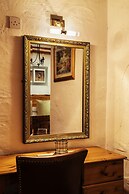 Tudor Lodge