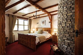 Tudor Lodge