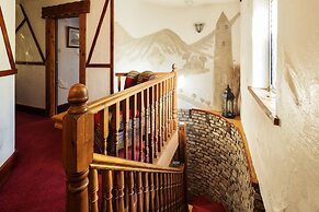 Tudor Lodge